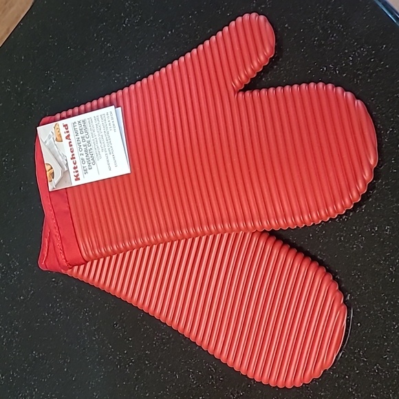 KitchenAid Silicone Oven Mitts - Picture 1 of 8